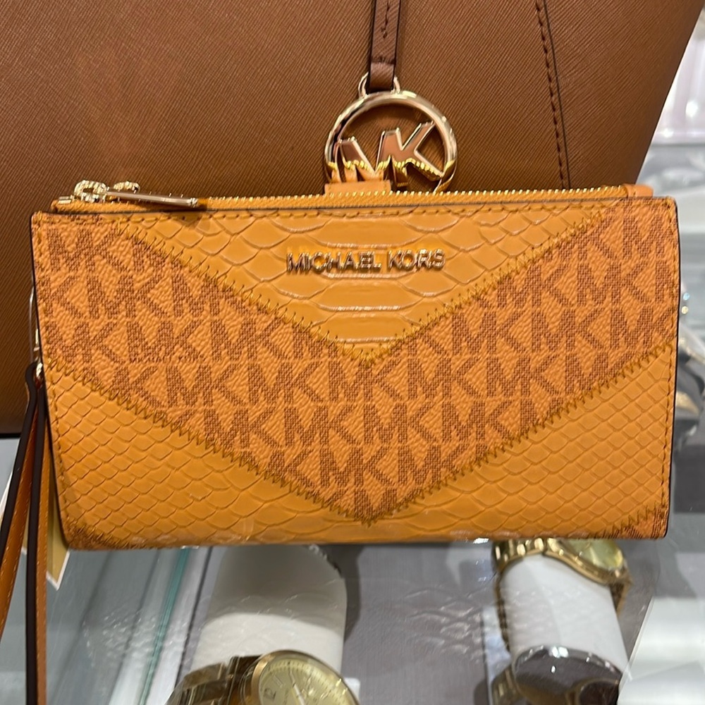 MICHAEL KORS JST LG DOUBLE ZIP WRISTLET WALLET PHONE HOLDER
CIDER
NWT